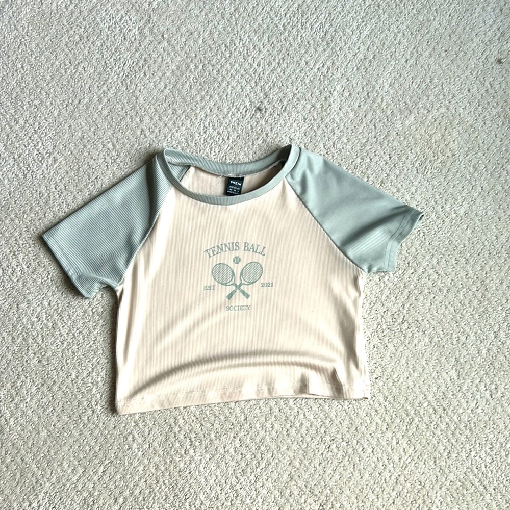 Crop top, from SHEIN, the size is xs, and the color is green and beige